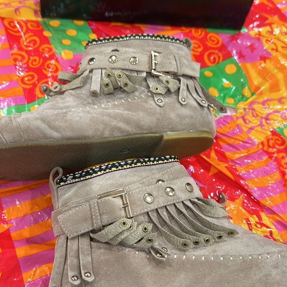 Go Nane (Kalisa) Moccasin Boots - Color Taupe - Picture 7 of 10